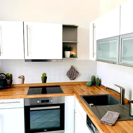 Zentrumsnahe Ferienwohnung Mit Ruhigem Balkon - 