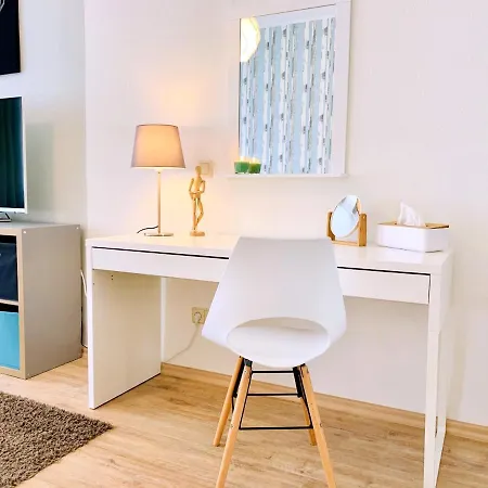 Zentrumsnahe Ferienwohnung Mit Ruhigem Balkon - 